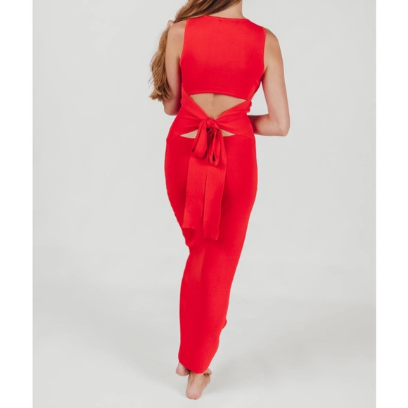 Lalavon Boutique Sweater Knit Midi Dress with Cut Out Back in Tomato Red Size M - Picture 6 of 8